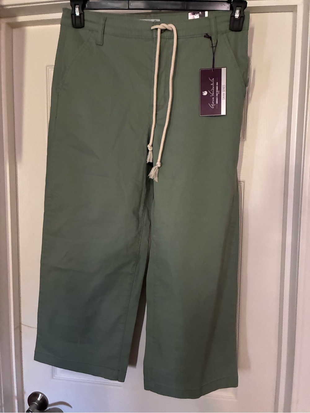 Gloria Vanderbilt Olive Drawstring Capris